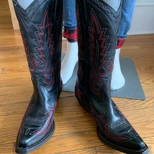 Diego Di Lucca made in Brazil black cowboy boots with red stitching. Size 8 1/2